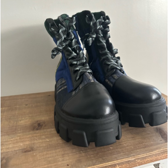 Sam Edelman Circus Velvet Darren Combat
Boots In Navy - Picture 4 of 8